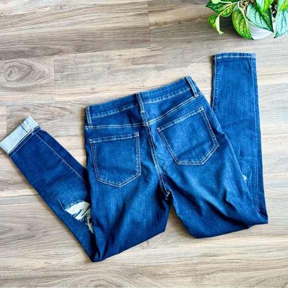 SO Juniors High Rise Distressed Jegging – Size 7/28W - Picture 9 of 10